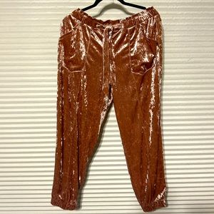Euc pink velvet joggers large